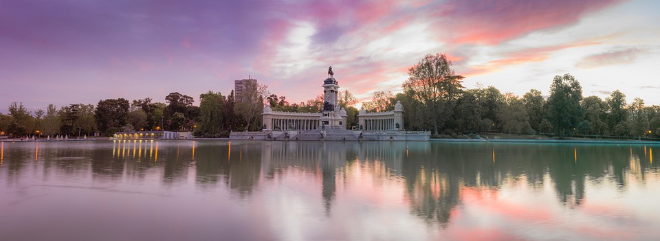 Mirador Madrid lago del parque del retiro